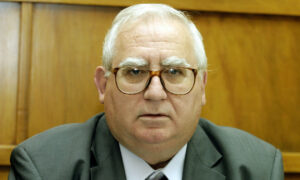 Έφυγε από τη ζωή ο Αλέκος Ακριβάκης, ιδρυτικό μέλος του ΠΑΣΟΚ και πρώην υπουργός