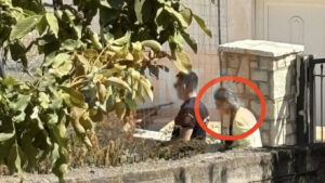 Στόχος της γυναίκας ήταν να συνεχίζει να λαμβάνει τη σύνταξη της μητέρας της