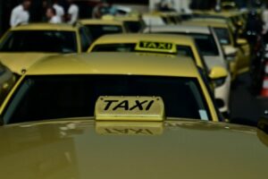 Μέχρι τις 6 το απόγευμα η απεργία των ταξί - Τι ζητούν οι οδηγοί