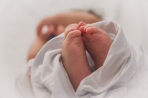 Αδιανόητη τραγωδία με τον θάνατο του 2,5 μηνών βρέφους στον Αποκορώνα: Οι γονείς του το πλάκωσαν την ώρα που κοιμόντουσαν