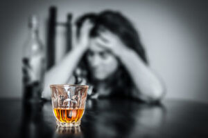 Έρευνα: Η κατανάλωση αλκοόλ αυξάνει τον κίνδυνο άνοιας
