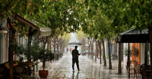 Κακοκαιρία προ των πυλών: Καταιγίδες και πτώση θερμοκρασίας έως 8°C