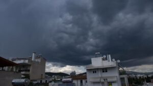 Καιρός: Οι 8 περιοχές σε δυτικά και Πελοπόννησο που θα χτυπήσει η κακοκαικρία με επίμονες βροχές από το απόγευμα του Σαββάτου