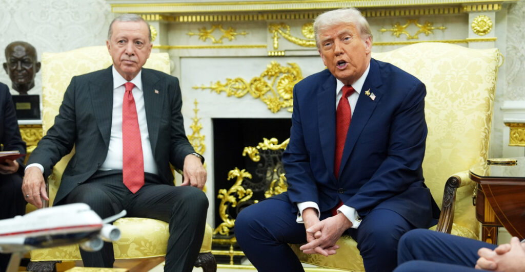 Bloomberg: Παζάρι Τραμπ - Ερντογάν στον Λευκό Οίκο για ρωσικό πετρέλαιο και F-35