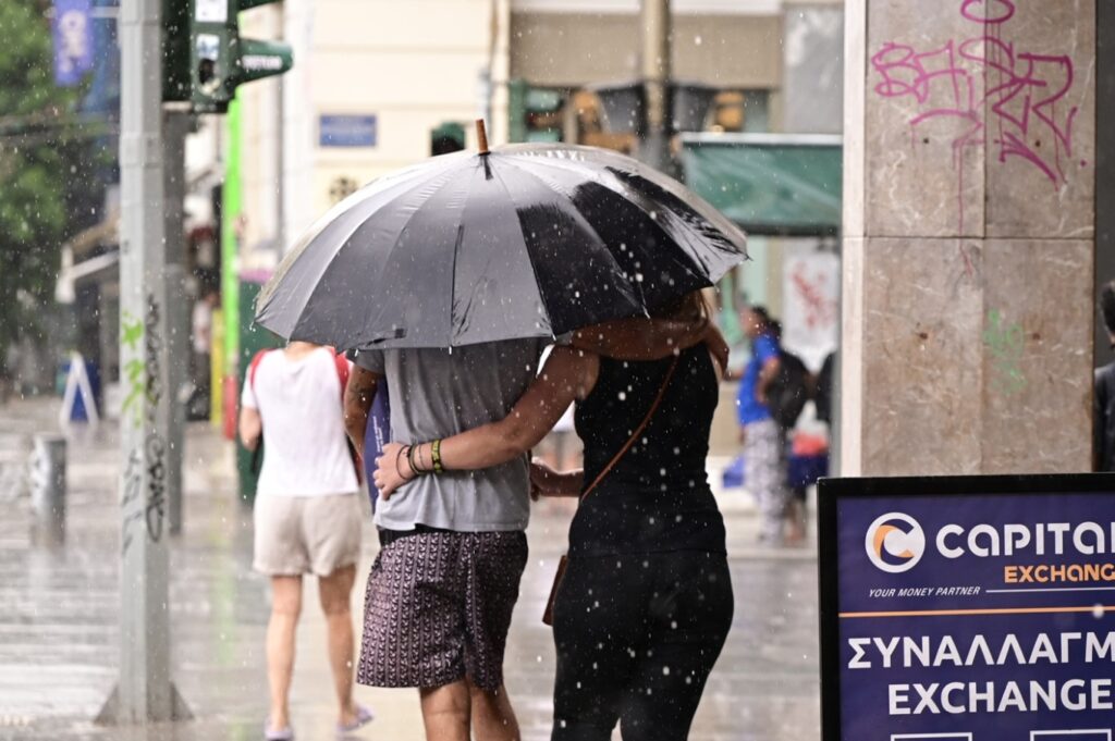 Καιρός: Με βροχές και καταιγίδες ξεκινά η εβδομάδα - Πού θα είναι έντονα τα φαινόμενα