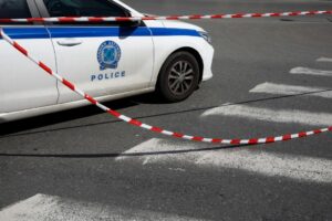 Οδηγός ΙΧ πυροβόλησε με καραμπίνα κατά άντρα που οδηγούσε εκσκαφέα στην Πατρών - Πύργου