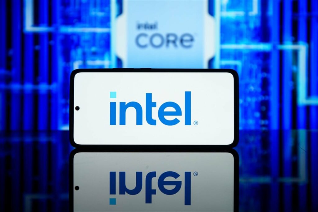 Intel: Μετοχή σε άνοδο 50% στον μήνα – Διπλασιάστηκε η αξία στο μερίδιο των ΗΠΑ