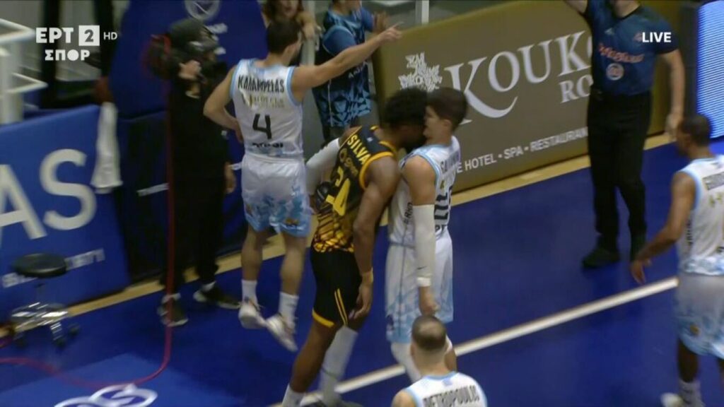 Basket League: Ο Σίλβα της ΑΕΚ έριξε κουτουλιά σε αντίπαλό του στο ματς με τον Κολοσσό και αποβλήθηκε - Δείτε βίντεο