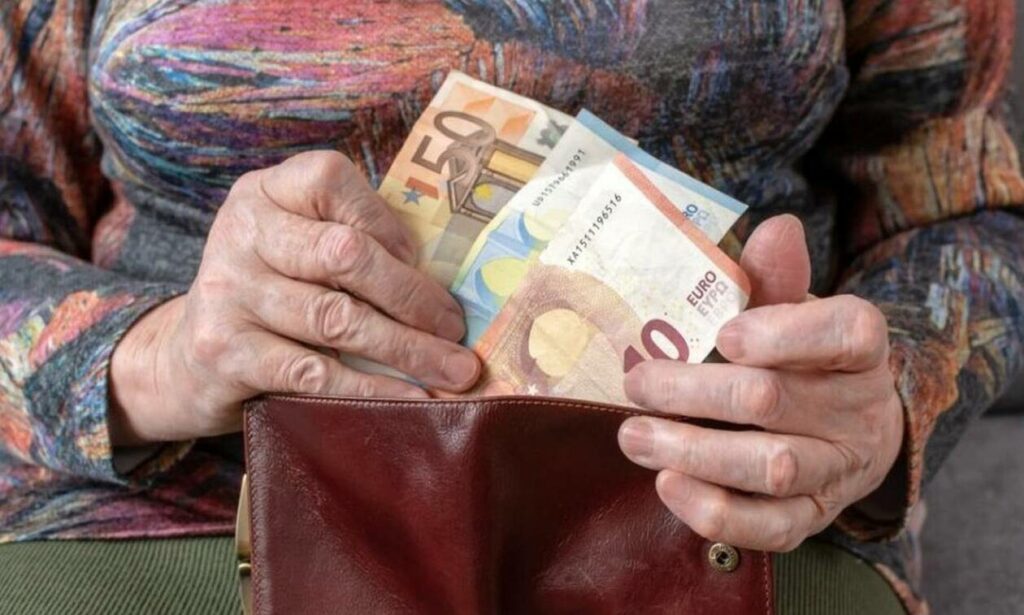 Δύο πληρωμές σε λίγες μέρες για τους συνταξιούχους – Δείτε τα ποσά
