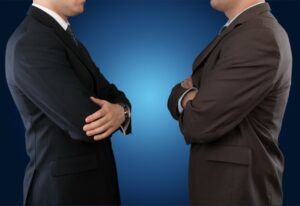 Διαμεσολαβητικές προσπάθειες του Μαξίμου να αποκατασταθούν οι σχέσεις μεταξύ των εργολάβων - επιχειρηματιών, όπου η πλειονότητα καταγγέλλει πως ένας εξ αυτών «τα θέλει όλα δικά του» και δεν «τηρεί τα συμπεφωνημένα» σε μεγάλη παραχώρηση!