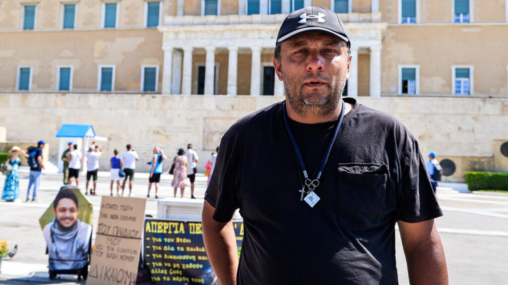 Πάνος Ρούτσι: Δεκτό το αίτημα για τοξικολογικές εξετάσεις στη σορό του γιου του που σκοτώθηκε στα Τέμπη