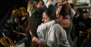 Ισραήλ και Χαμάς συμφώνησαν για εκεχειρία μετά από 2 χρόνια πολέμου - «Οι όμηροι θα έχουν επιστρέψει τη Δευτέρα» λέει ο Τραμπ