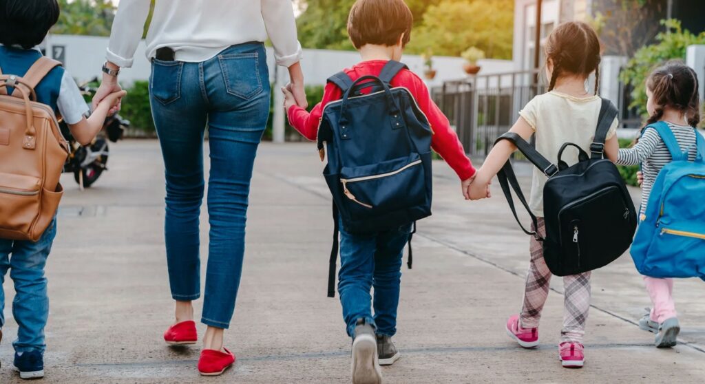 Νέο voucher έως 800 ευρώ για γονείς: Πότε ανοίγουν οι αιτήσεις - Οι δικαιούχοι