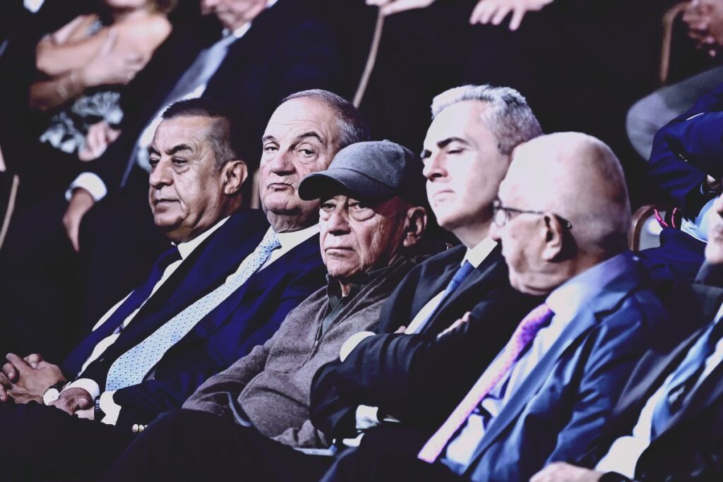 Η κατάντια της ΝΔ: Έβαλαν στη θέση του Αντώνη Σαμαρά τον εφοπλιστή Προκοπίου (με το καπελάκι, σαν τον Μαστοράκη της Χούντας)