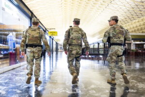 Ο Τραμπ έστειλε τα πρώτα 500 μέλη της εθνοφρουράς στο Σικάγο