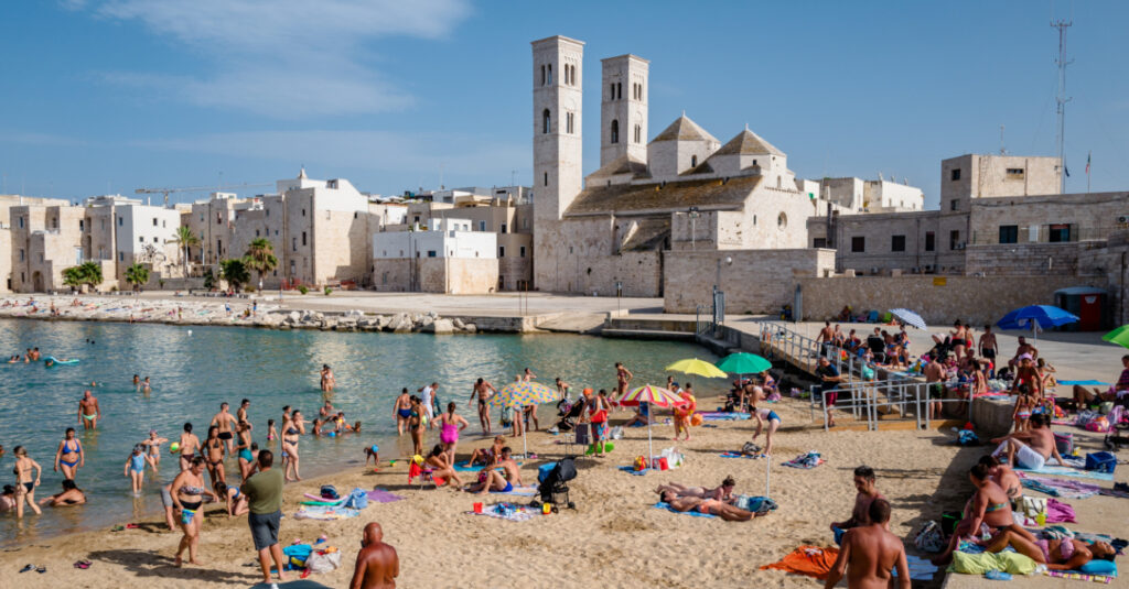 Σαρδηνία: Δίνει 15.000 ευρώ σε όσους θέλουν να μετακομίσουν εκεί - Μέχρι και μετρητά για έναρξη επιχείρησης