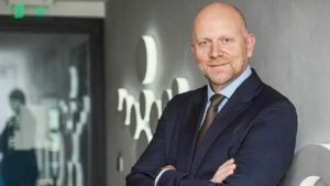 Γιάν Κάρας: Ανοίγει ο δρόμος για παγκόσμια επέκταση του ΟΠΑΠ