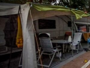 Στη ΓΑΔΑ συγγενής του ιδιοκτήτη του κάμπινγκ που δολοφονήθηκε στη Φοινικούντα