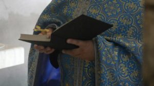 Καβάλα: Ιερέας εξαπάτησε ηλικιωμένο - Του πήρε 259.000 ευρώ και έκανε ανακαίνιση στο σπίτι του