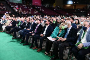 ΠΑΣΟΚ: Όλα τα ονόματα της ΚΟΕΣ - Οι αργόσυρτες πρόβες συνεδρίου, που πάει για τον Φεβρουάριο