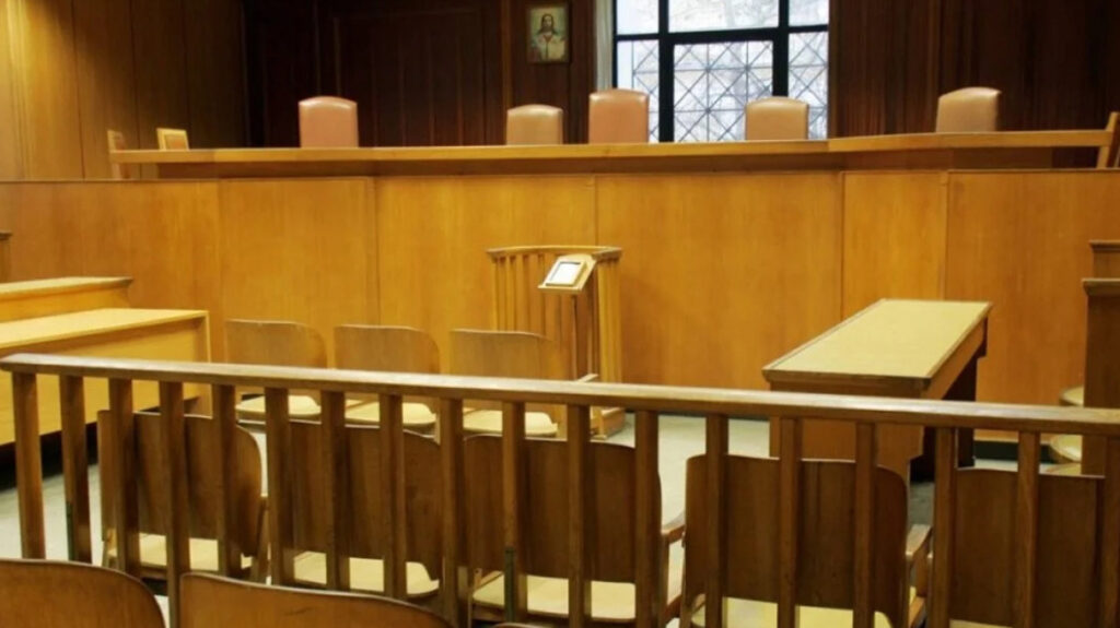 Ισόβια και 26 χρόνια στον δολοφόνο με το τσεκούρι στη ΔΟΥ Κοζάνης - Χαρακτήρισε τη φονική επίθεσή του... απάντηση στην αστυνομική βία