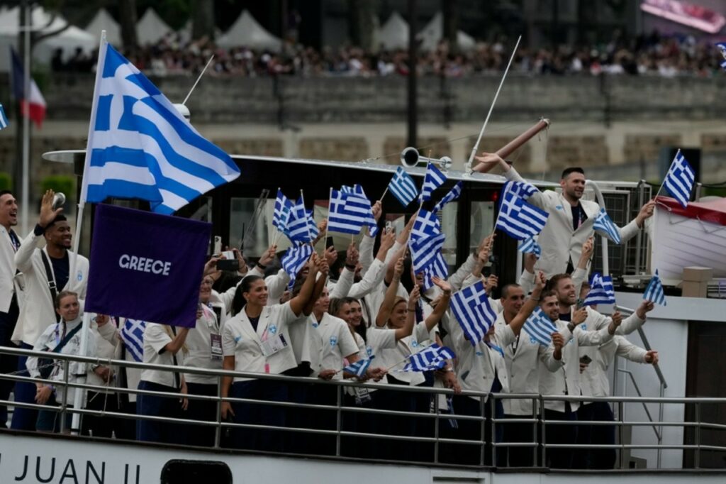 251015151138_Team_Hellas_Paris-1-1280×853