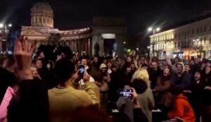 Διαδήλωση κατά του Πούτιν στην Αγία Πετρούπολη - «Όταν πεθάνει ο τσάρος, θα χορέψουμε ξανά»