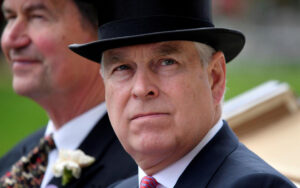 Guardian: Γιατί παραιτείται τώρα ο πρίγκιπας Άντριου - Τι σημαίνει για τη βασιλική οικογένεια