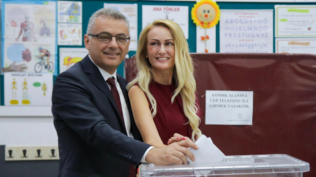 Σαρωτική νίκη του Τουφάν Ερχιουρμάν στις παράνομες εκλογές στα κατεχόμενα της Κύπρου.