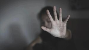 Ηλεία: Άνδρας κακοποιούσε σεξουαλικά την ανήλικη κόρη του και απείλησε να κάψει τη γυναίκα του στο φούρνο