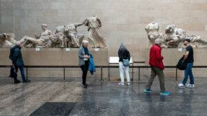 Λίνα Μενδώνη: Προσβλητικές ενέργειες τα δείπνα στην αίθουσα των Γλυπτών του Παρθενώνα από το Βρετανικό Μουσείο