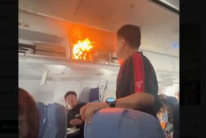 Πανικός σε πτήση της Air China από μπαταρία λιθίου που πήρε φωτιά σε χειραποσκευή – Δείτε βίντεο