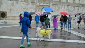 Καιρός: Σποραδικές καταιγίδες και νέο κύμα κακοκαιρίας από αύριο - Πότε αναμένεται βελτίωση