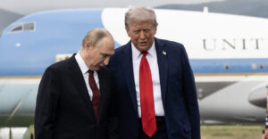 Στον «πάγο» η προετοιμασία της συνάντησης Τραμπ με Πούτιν - Αναβλήθηκε το τετ α τετ των ΥΠΕΞ των δύο χωρών