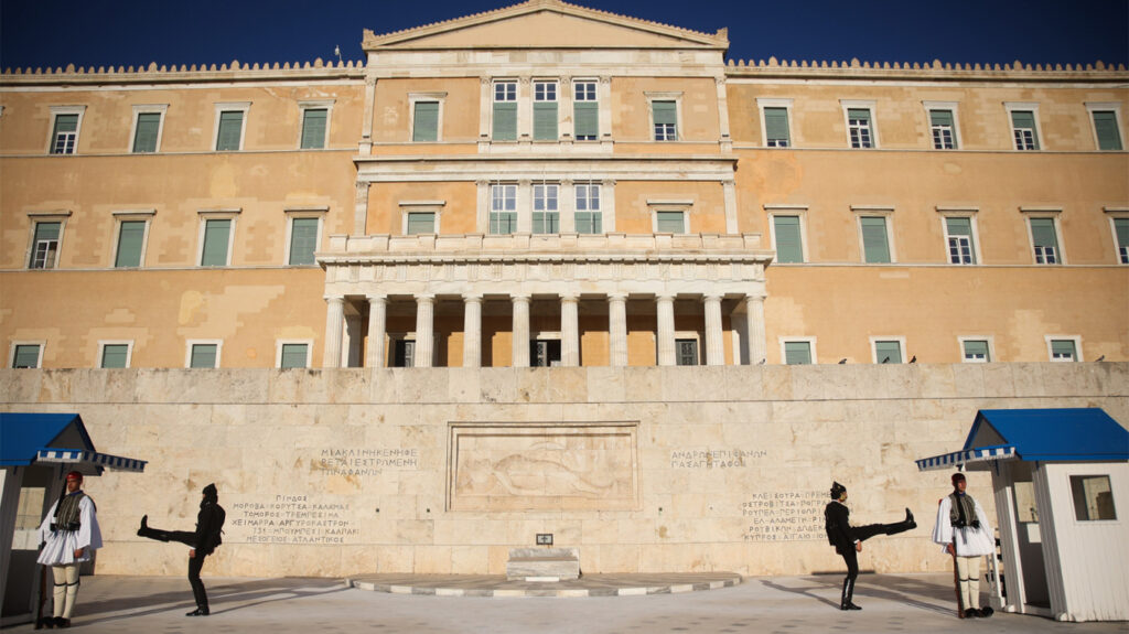 Το ΠΑΣΟΚ εναντίον της τροπολογίας για τον Άγνωστο Στρατιώτη - Κατέθεσε ένσταση αντισυνταγματικότητας