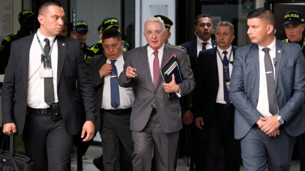 Η καταδίκη του πρώην προέδρου της Κολομβίας για διαφθορά ακυρώθηκε