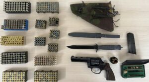 Ηράκλειο: 57χρόνος είχε περίστροφο, πάνω από 500 φυσίγγια, ασυρμάτους και ξιφολόγχη