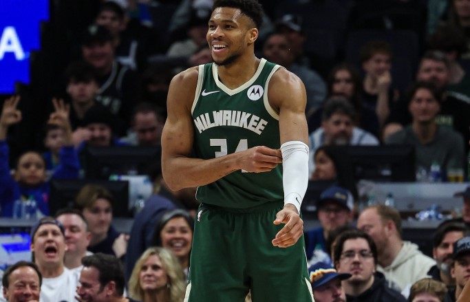 NBA: Με «σόου» Γιάννη εύκολα οι Μπακς τους Γουίζαρντς