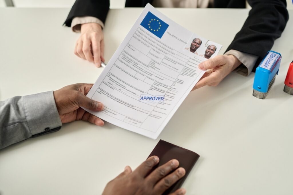 ΚΕΦΙΜ: Ουδέτερη έως θετική η επίδραση της μετανάστευσης στην οικονομία σε Ευρώπη και ΗΠΑ