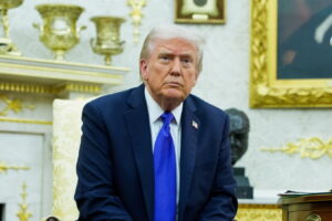 Τι επιπτώσεις θα έχουν οι κυρώσεις του Τραμπ κατά των ρωσικών Rosneft και Lukoil – Άλμα 3% για το πετρέλαιο