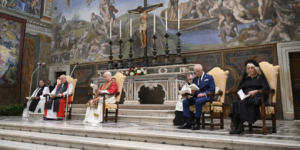 Πάπας της Ρώμης και βασιλιάς της Αγγλίας προσευχήθηκαν μαζί μετά από 500 χρόνια