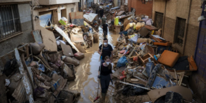 Πτώμα άντρα από τις φονικές πλημμύρες πέρυσι βρέθηκε θαμμένο στη λάσπη, στη Βαλένθια