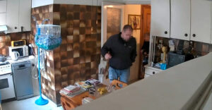 Βίντεο με τον απατεώνα που υποδυόταν τον υδραυλικό για να κλέβει ηλικιωμένους - Τον έπιασαν στον Πειραιά με €37.050