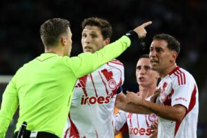 Μπαρτσελόνα-Ολυμπιακός: Viral η αναπαράσταση της αποβολής του Έσε από Πολωνούς TikTokers