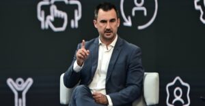 Χαρίτσης: Την ώρα της κηδείας άκουγα Σαββόπουλο, το θεώρησα πιο τίμιο