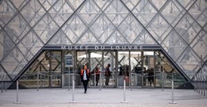 Μουσείο του Λούβρου: Το DNA που αποκάλυψε τους δράστες της ληστείας