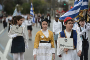 Κυκλοφοριακές ρυθμίσεις λόγω των παρελάσεων της 28ης Οκτωβρίου, ποιοι δρόμοι θα κλείσουν σε Αθήνα και Πειραιά