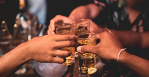 Θεσσαλονίκη: Συλλήψεις για την πώληση αλκοολούχων ποτών σε ανηλίκους