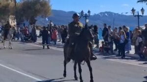 Εύβοια: Εντυπωσιακές εικόνες στην Κάρυστο με την παρέλαση των έφιππων