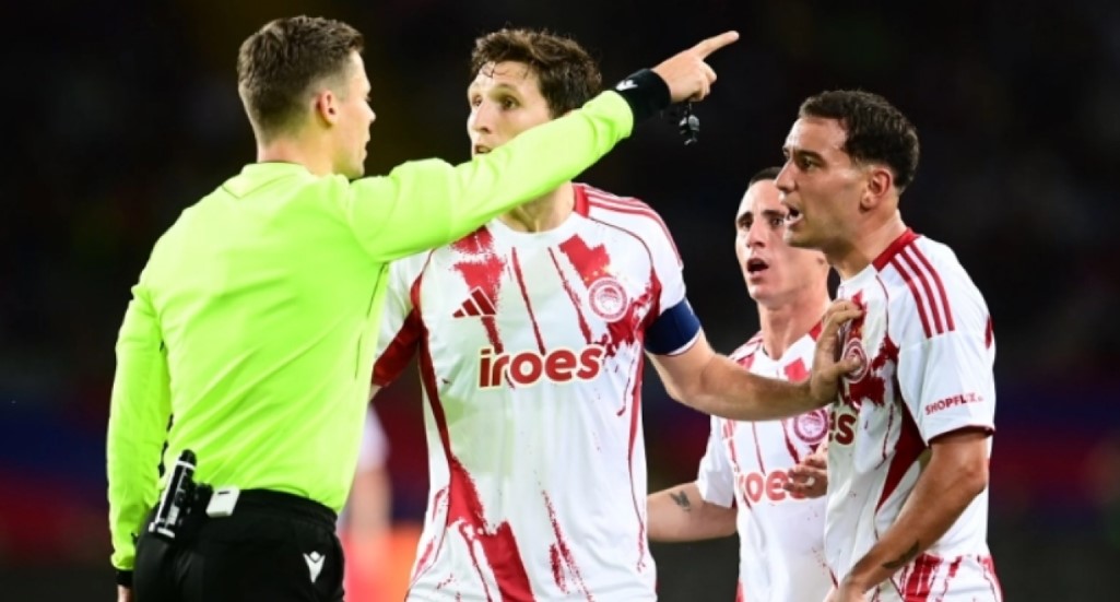 Προς αλλαγή η εξέταση της δεύτερης κίτρινης από το VAR μετά την άδικη αποβολή του Έσε στον αγώνα Ολυμπιακός-Μπαρτσελόνα